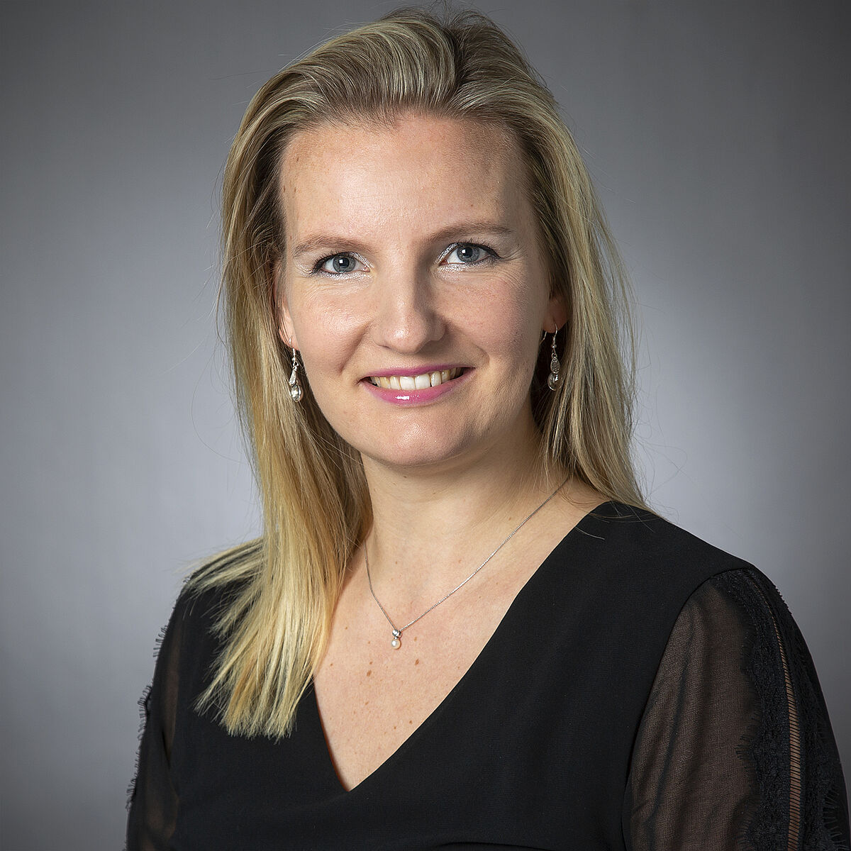 Dr. Anne Strate